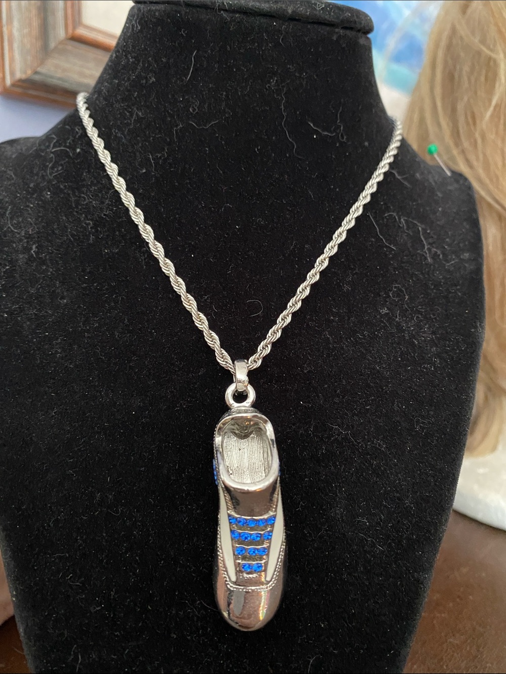 V! Jewelry necklace with sport shoe silver tone